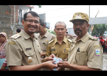 Disdukcapil Kabupaten Garut Bagikan Akte Kelahiran Secara Cuma-Cuma